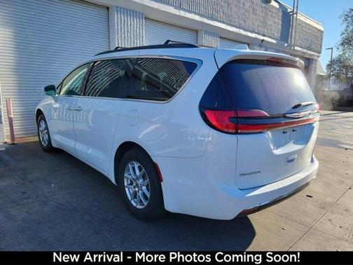 2022 Chrysler Pacifica Touring-L