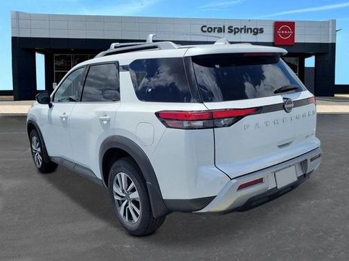 2025 Nissan Pathfinder SL