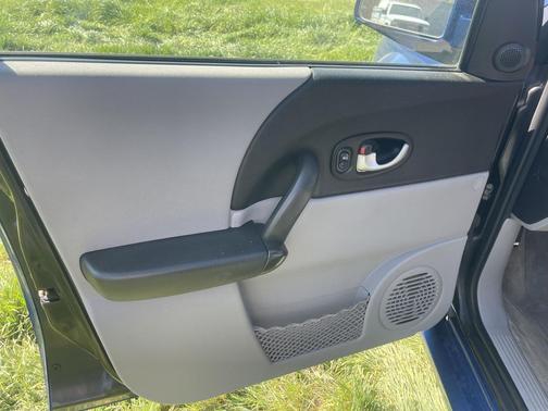 Pacific Blue 2005 Saturn Vue Base