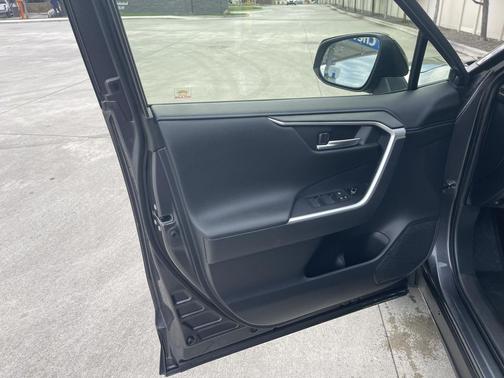 2019 Toyota RAV4 Hybrid SE