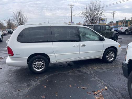 1999 Chrysler Town & Country Limited