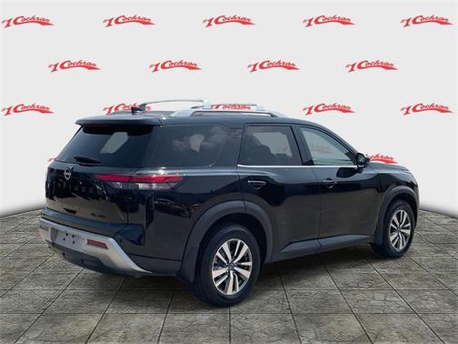 2022 Nissan Pathfinder SL