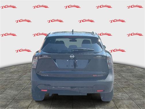 2025 Nissan Kicks SR