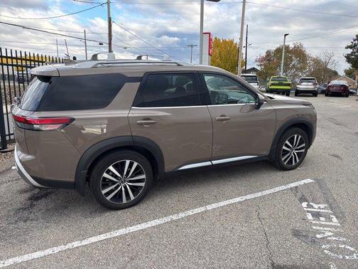 2024 Nissan Pathfinder Platinum 4WD