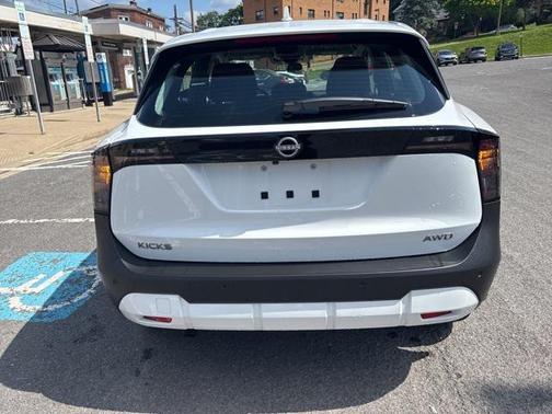 2025 Nissan Kicks S