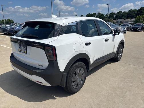 2025 Nissan Kicks S
