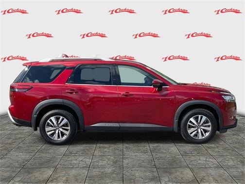 2023 Nissan Pathfinder SL