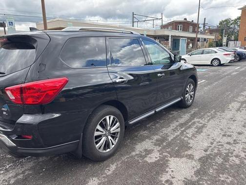 2020 Nissan Pathfinder SL
