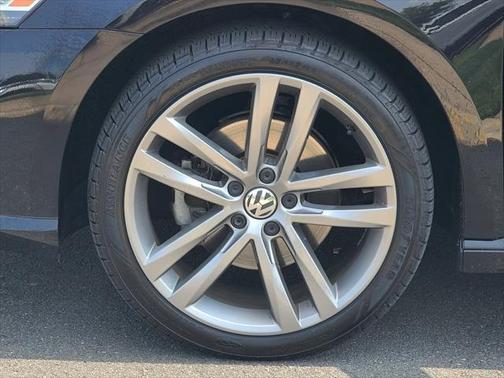 2019 Volkswagen Passat 2.0T R-Line