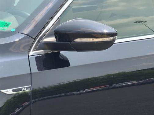 2019 Volkswagen Passat 2.0T R-Line