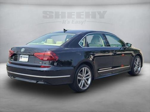 2019 Volkswagen Passat 2.0T R-Line