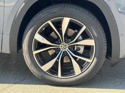 Pure Gray 2026 Volkswagen Atlas 2.0T SEL Premium R-Line 4MOTION