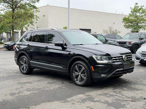 Deep Black 2019 Volkswagen Tiguan 2.0T SEL