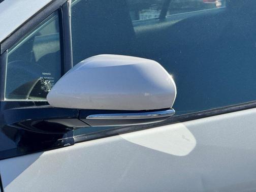 2019 Toyota Prius LE