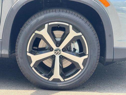 Platinum 2026 Volkswagen Tiguan 2.0T SE 4MOTION