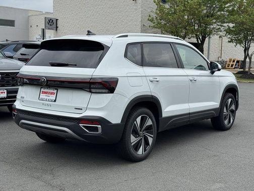 Pure White 2026 Volkswagen Taos SE