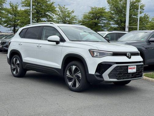 Pure White 2026 Volkswagen Taos SE