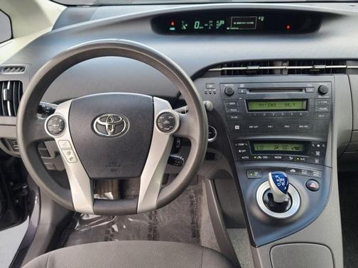 2010 Toyota Prius III