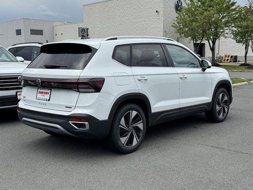 Pure White 2026 Volkswagen Taos SE