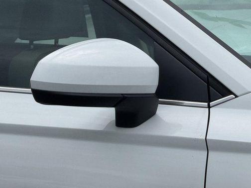 Pure White 2026 Volkswagen Taos SE