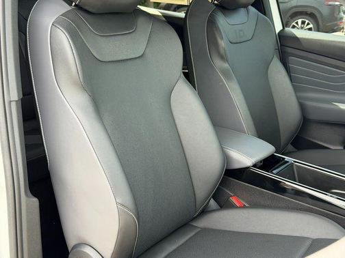 Opal White 2024 Volkswagen ID.4 S