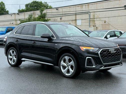 Mythos Black Metallic 2023 Audi Q5 45 S line Premium Plus