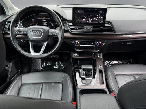 Mythos Black Metallic 2023 Audi Q5 45 S line Premium Plus