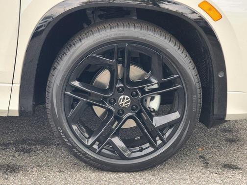 2025 Volkswagen Tiguan 2.0T SE R-Line Black
