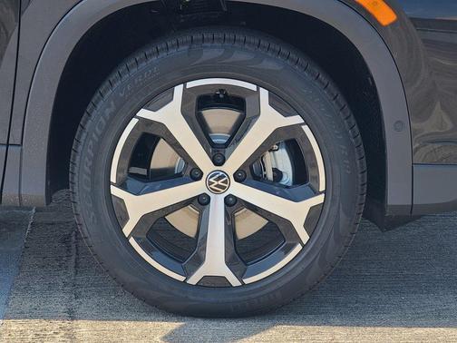 2025 Volkswagen Tiguan 2.0T SE 4MOTION