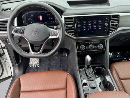 Pure White 2023 Volkswagen Atlas 3.6L SE w/Technology
