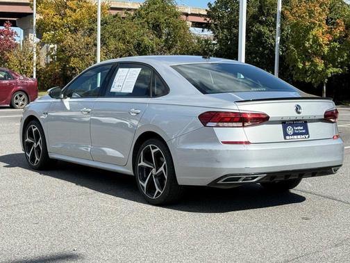 2021 Volkswagen Passat 2.0T R-Line