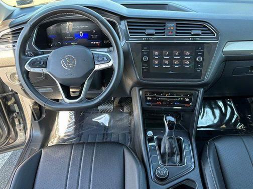 Opal White Pearl 2024 Volkswagen Tiguan 2.0T SE 4MOTION