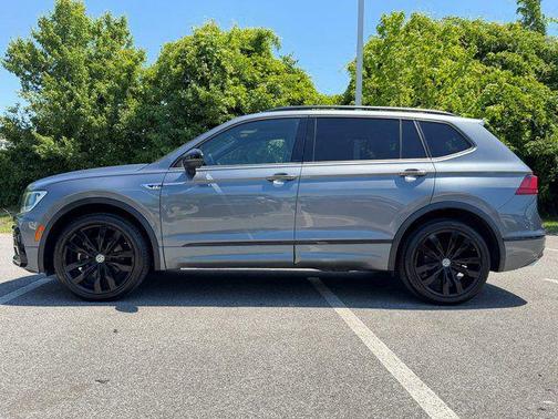 Platinum Gray Metallic 2021 Volkswagen Tiguan 2.0T SE R-Line Black