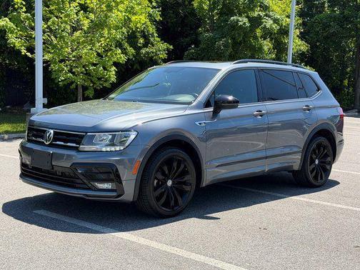 Platinum Gray Metallic 2021 Volkswagen Tiguan 2.0T SE R-Line Black