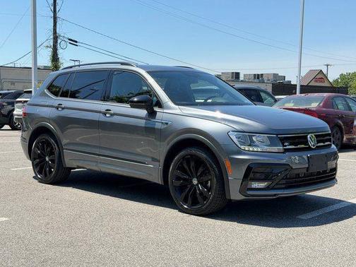Platinum Gray Metallic 2021 Volkswagen Tiguan 2.0T SE R-Line Black