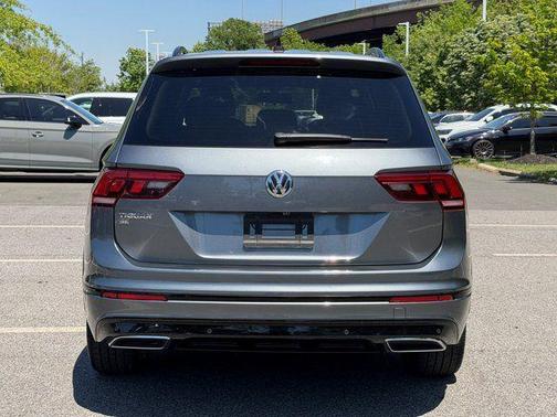 Platinum Gray Metallic 2021 Volkswagen Tiguan 2.0T SE R-Line Black