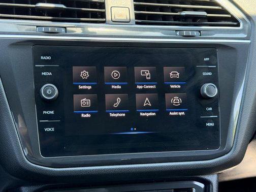 Platinum Gray Metallic 2021 Volkswagen Tiguan 2.0T SE R-Line Black