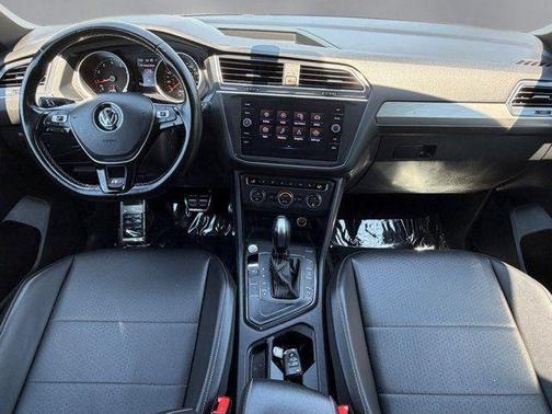 Platinum Gray Metallic 2021 Volkswagen Tiguan 2.0T SE R-Line Black