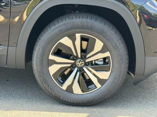 deep black pearl 2026 Volkswagen Atlas 2.0T SE