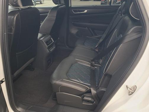 2025 Volkswagen Atlas Cross Sport 2.0T SEL Premium