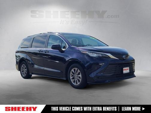 2022 Toyota Sienna LE