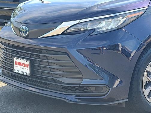 2022 Toyota Sienna LE