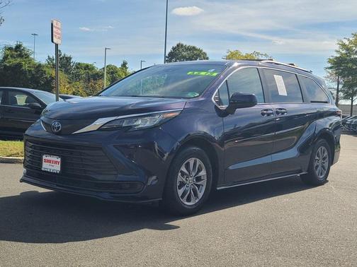 2022 Toyota Sienna LE