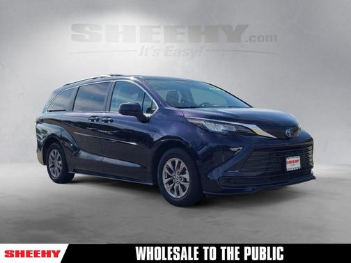 2022 Toyota Sienna LE