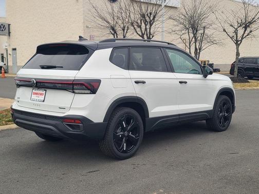 2026 Volkswagen Taos SE Black