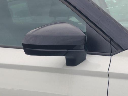 2026 Volkswagen Taos SE Black