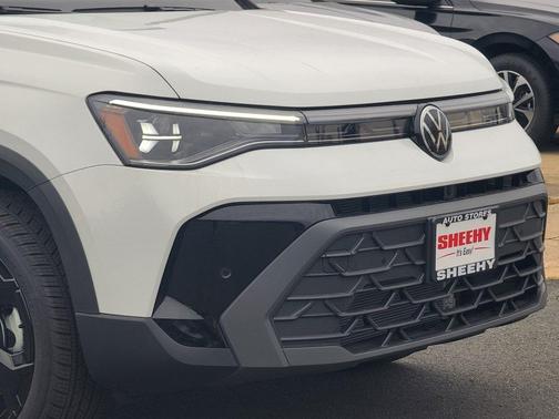 2026 Volkswagen Taos SE Black