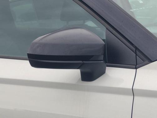 2026 Volkswagen Taos SE Black