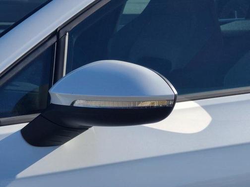 2024 Volkswagen Golf GTI 2.0T SE DSG