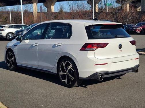 2024 Volkswagen Golf GTI 2.0T SE DSG